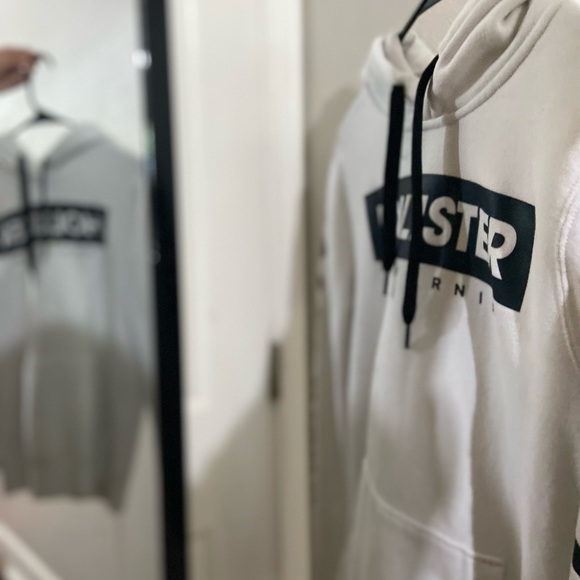 Hollister Men’s Small White Hoodie - Picture 2 of 5